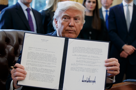 President Donald Trump shows off his signature on an executive order about the Dakota Access pipeline. (Image: AP/Evan Vucci)